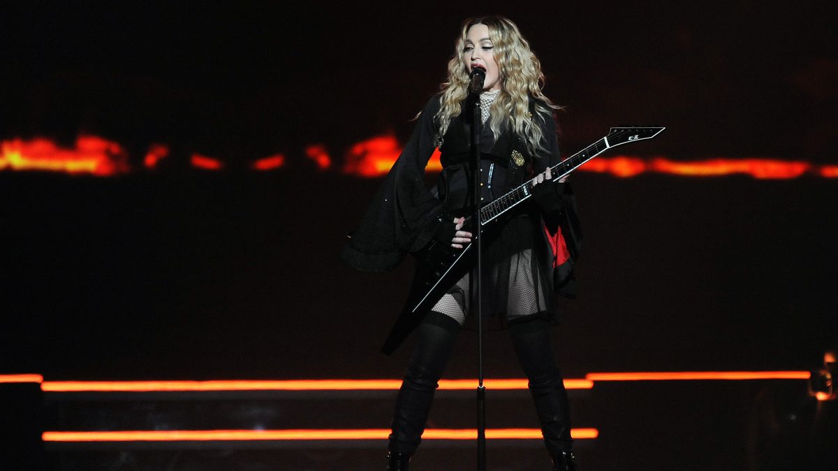 Madonnu našli v bezvědomí, je v nemocnici a odkládá začátek turné